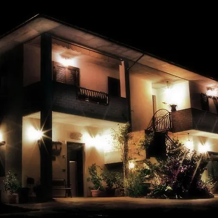Agriturismo La Conca Fonte S.croce Bed & Breakfast *